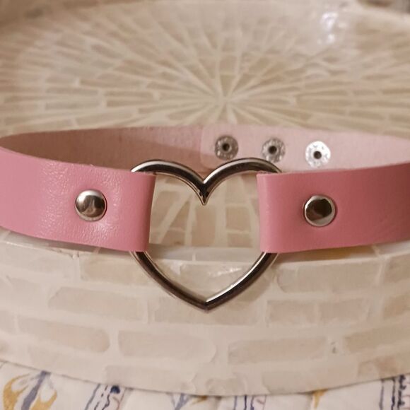 PINK Leather Heart Shaped Choker Necklace - Picture 7 of 15